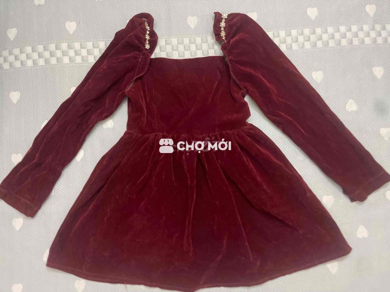 Váy xòe nữ nhung cổ vuông