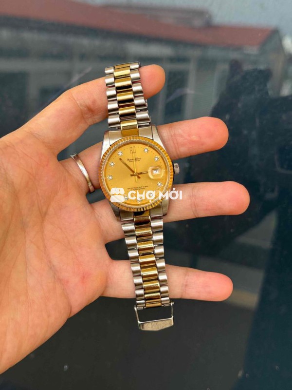 Đồng hồ Roven Dino niềng khía bắt sáng tốt