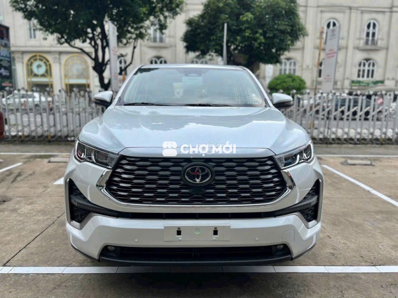 INNOVA CROSS HYBRID - xe giao TRƯỚC TẾT