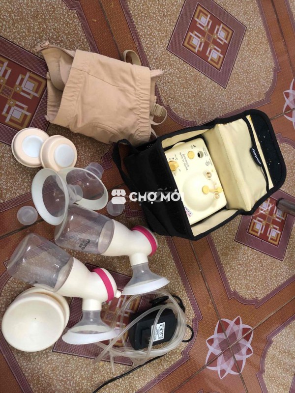 thanh lý máy hút sữa medela kèm phụ kiện như hình