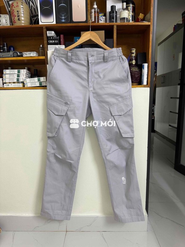 pass quần cargo pant. như mới ạ. màu lạ