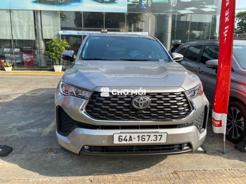 Toyota Innova Cross 2023 2.0V - Màu Bạc