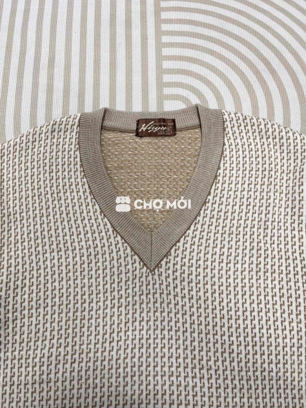 Áo len Kiggu size L Số đo: ngực 51, dài 62 Giá: 28