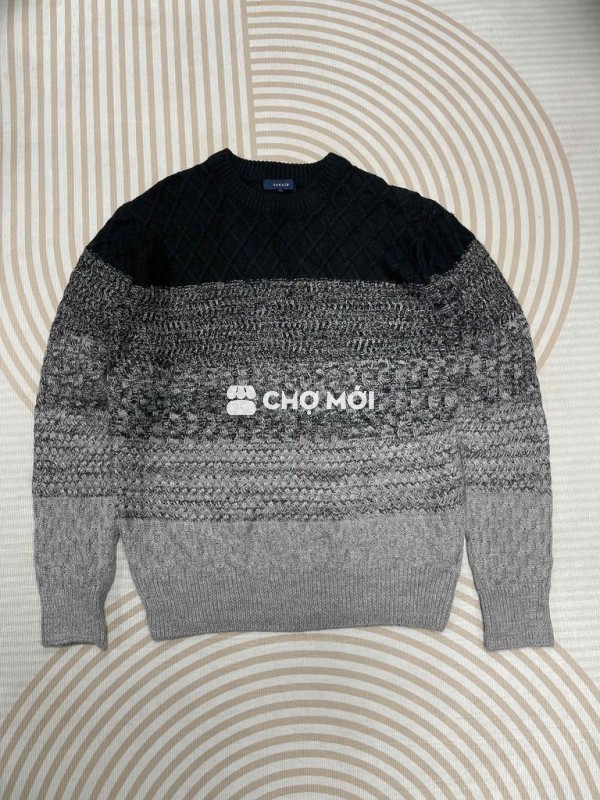 Áo len Taka:Q size L Số đo: ngực 53, dài 67 Giá: 2