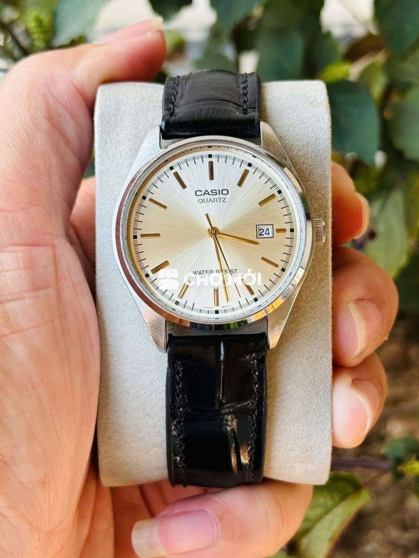 Đồng hồ Casio quartz còn rất mới và đẹp