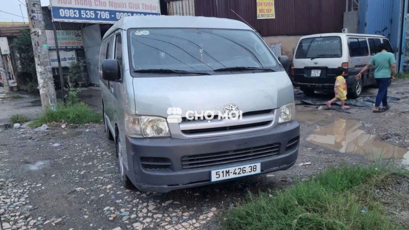 Ô tô tải van Toyota Hiace 6 chỗ 2006 máy xăng