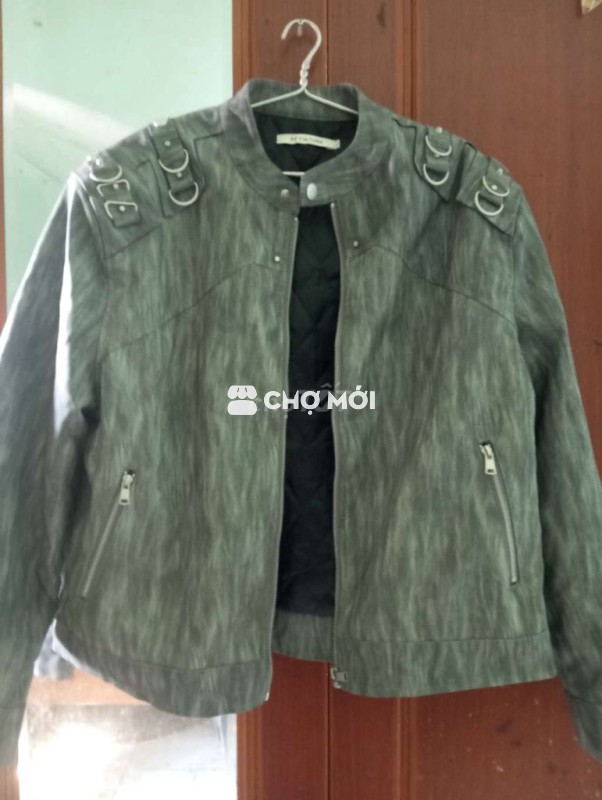 Bán cái áo da trong trần trám 55 đến 65kg mặc đẹp