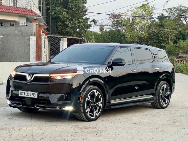 Vinfast VF9 Plus 6 ghế trần kính 12.000km CỰC MỚI