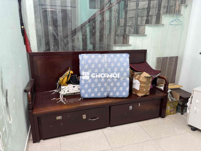 cần tặng cũi gỗ em bé