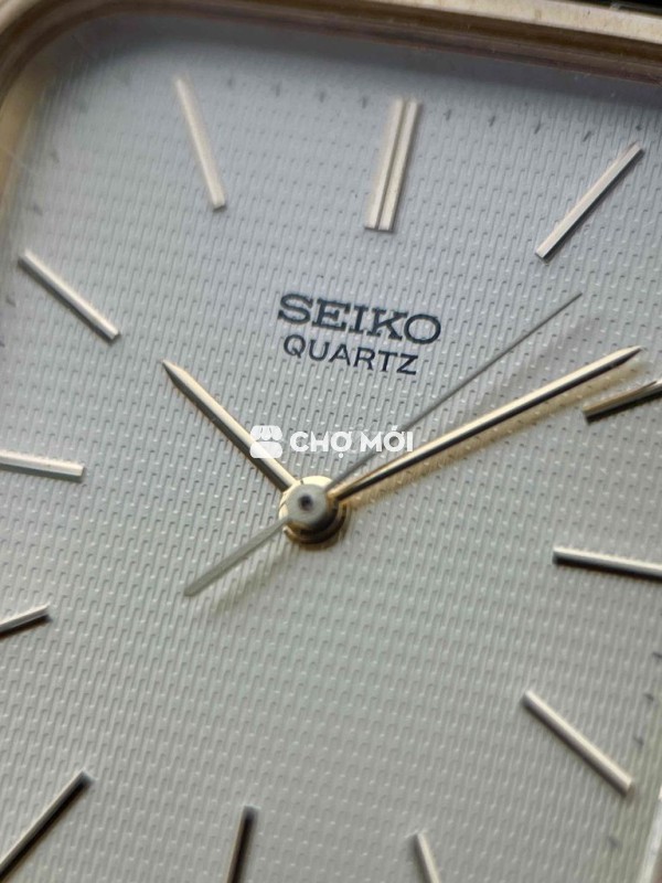 Đồng hồ Seiko tank vàng mặt vân kẻ cổ điển tinh tế