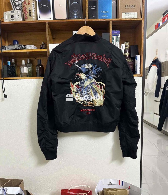 Áo khoác bomber thêu, size S, gần như mới ạ