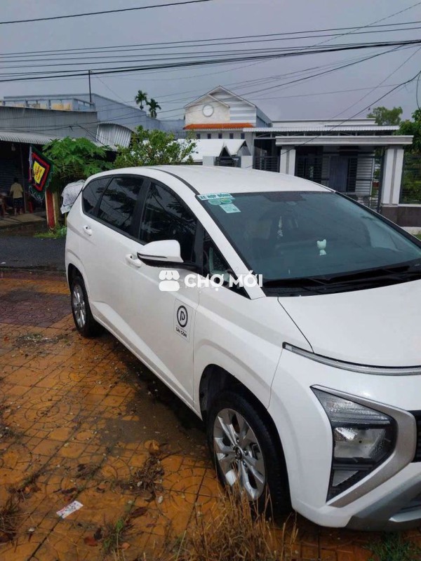 Hyundai Stargazer Trắng 7 chỗ