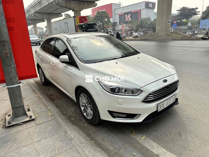 Ford Focus Trắng 5 chỗ