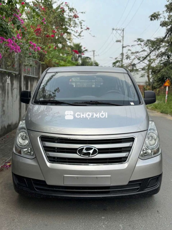 Hyundai Grand Starex Bạc Van 6 chổ