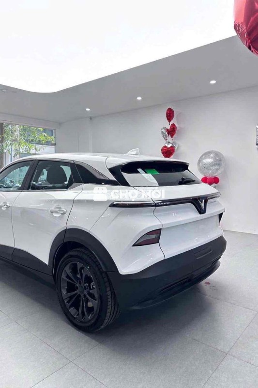 VF6 plus tiêu chuẩn 2 trắng sẵn xe - giao ngay