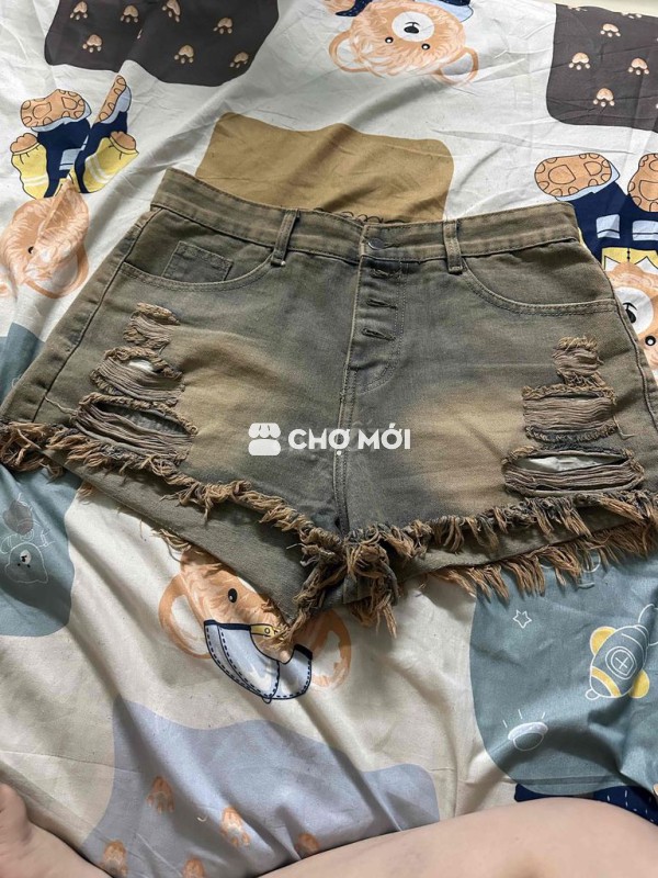 Quần short nữ vải bò rách