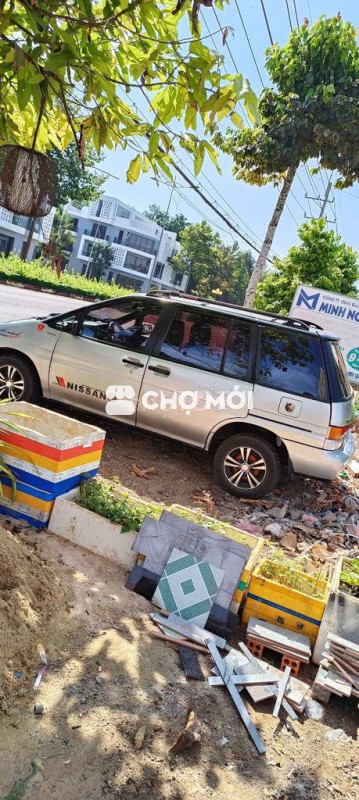 Nissan 4 chỗ màu Bạc