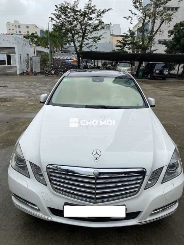 Mercedes E300 2010 màu trắng