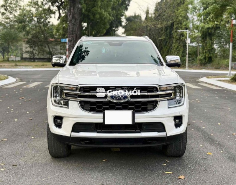 Ford Everest 2023 Titanium mới cứng lướt 40.000 km