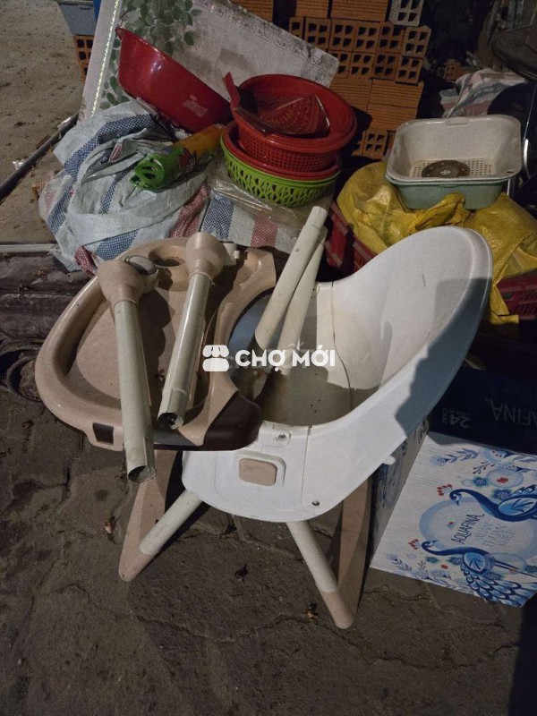 Ghế ăn dặm nhựa trắng nâu