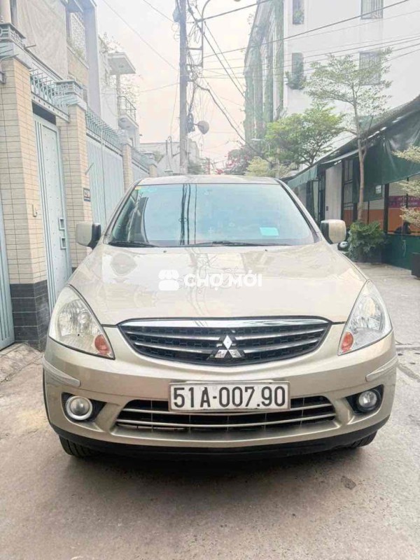 Mitsubishi Zinger 8 chỗ Tự động