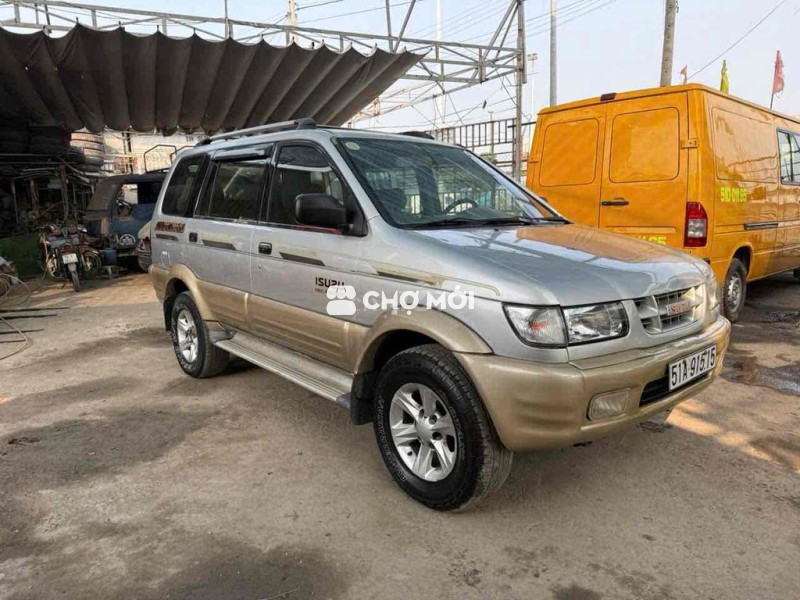 Isuzu Hi-Lander 7 chỗ Bạc