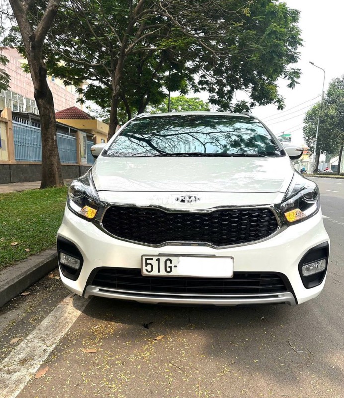 Bán xe Rondo 2018 2.0 GAT, xe đẹp, giá rẻ
