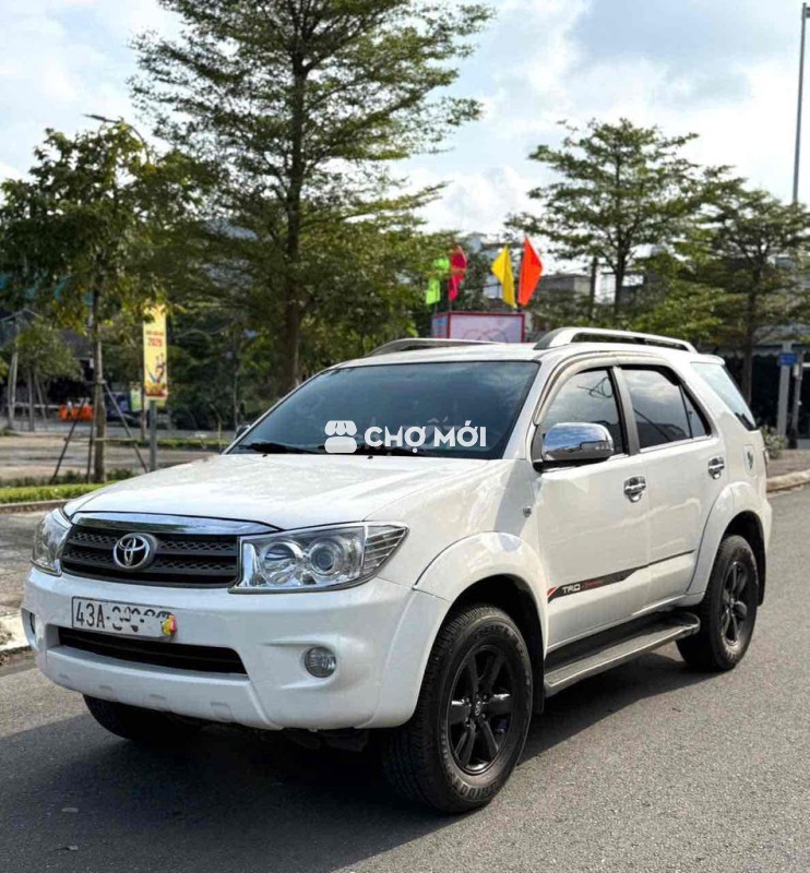 Toyota Fortuner 2.7V 4X4 AT 2009