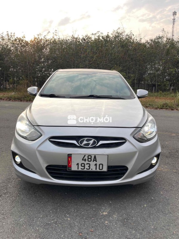 Hyundai Accent 2012 1.4 MT - 140000 km