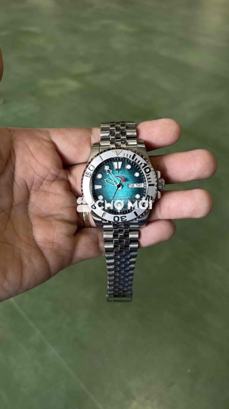 dư kg dùng đến cần bán lại đồng hồ còn mới