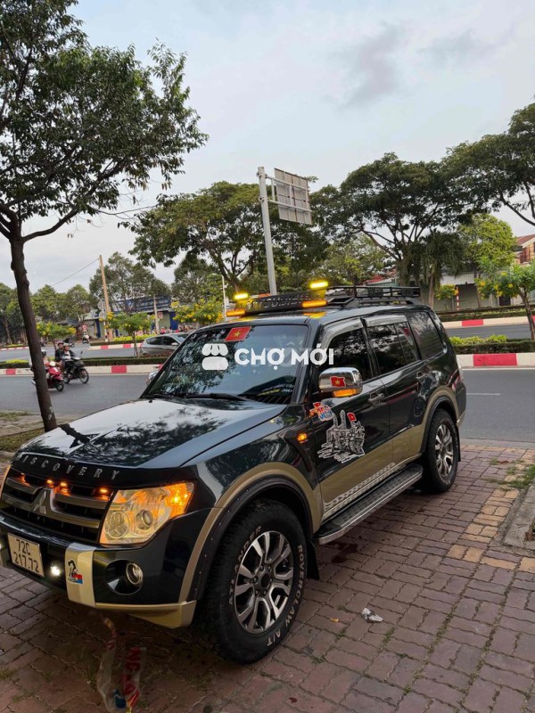 Mitsubishi Pajero Xanh rêu