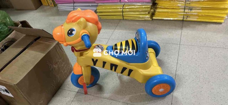 Xe chòi chân nhựa Mới
