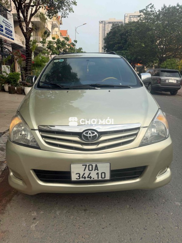 Toyota Innova 2007 J - 1212 km