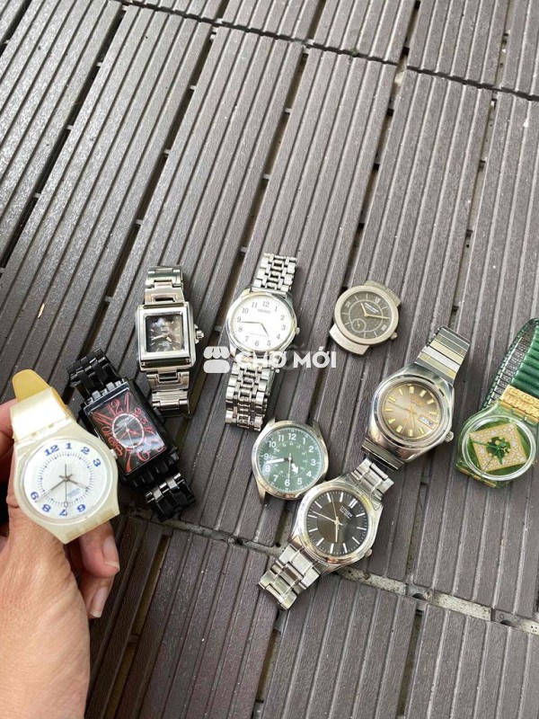 Đồng hồ đeo tay cả nam và nữ