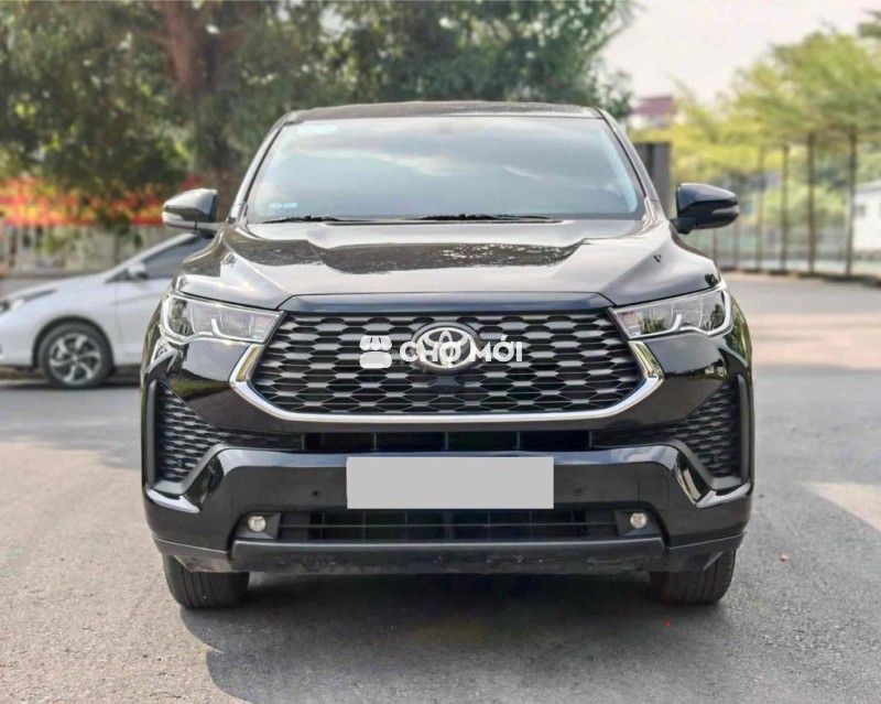 Toyota Innova Cross 2025 mới 99.99%