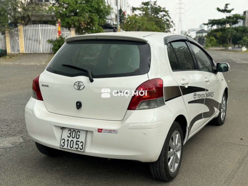 Toyota Yaris màu Trắng