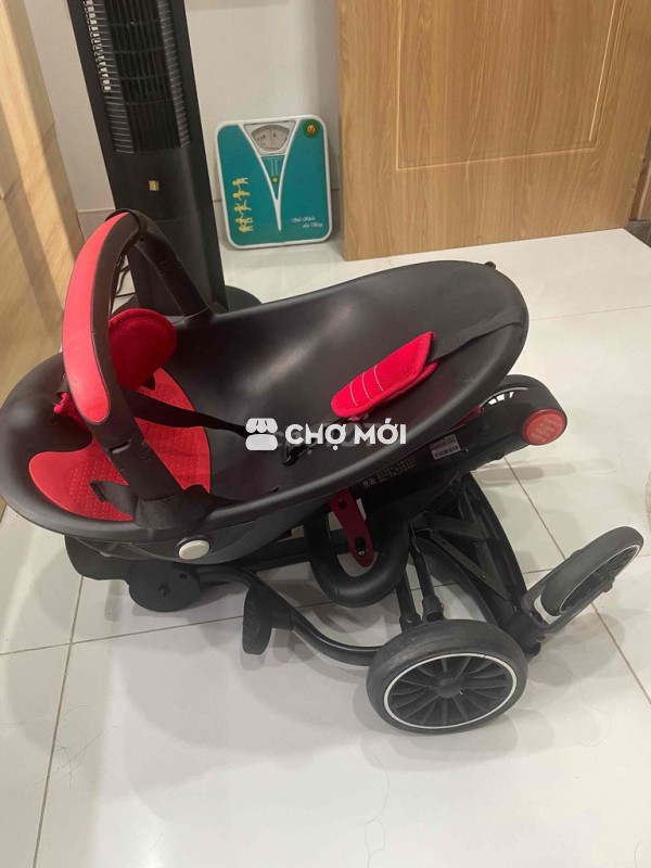 Xe đẩy em bé Đen Đỏ Đã sử dụng