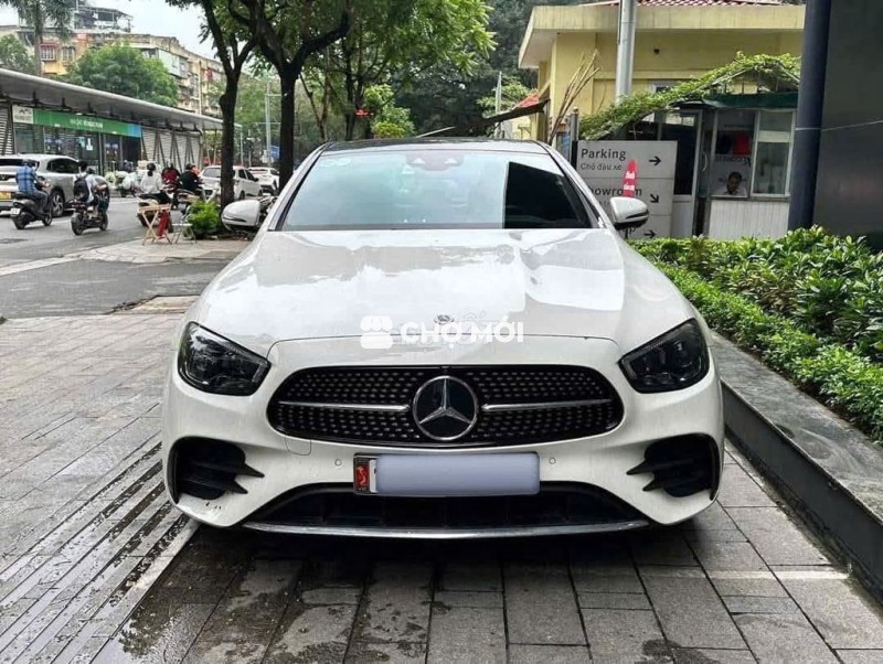 Mercedes Benz E Class 2022 E300 AMG - 30000 km