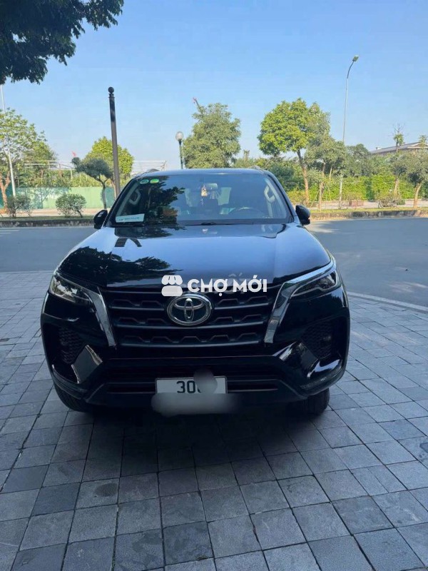 Toyota Fortuner 2021 2.4 AT 4X2 Đen