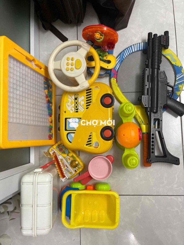 Tặng Đồ chơi trẻ em nhựa nhiều màu