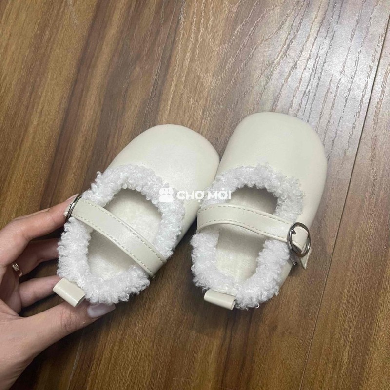 giày  cho bé gái còn new