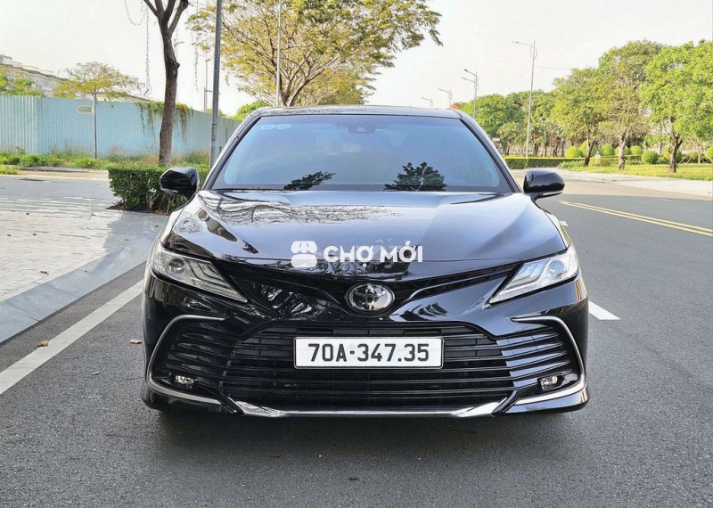 Toyoya Camry 2.0Q sx 2022, màu đen, hỗ trợ góp