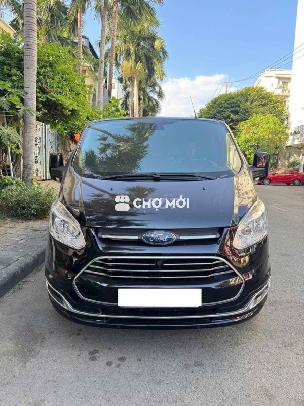 Ford Tourneo Titanium 2019 bao đẹp full ls hãng