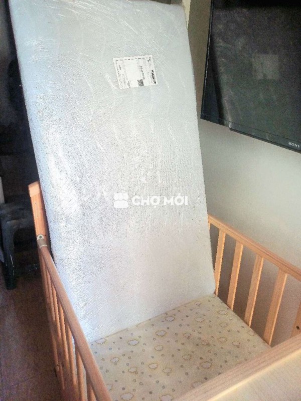 Cũi em bé Chilux gỗ màu gỗ