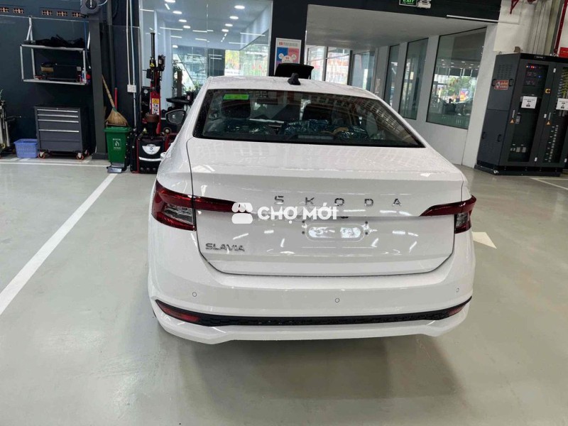Skoda Slavia màu Trắng