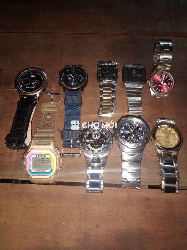 Đồng hồ đeo tay kim loại nhiều màu