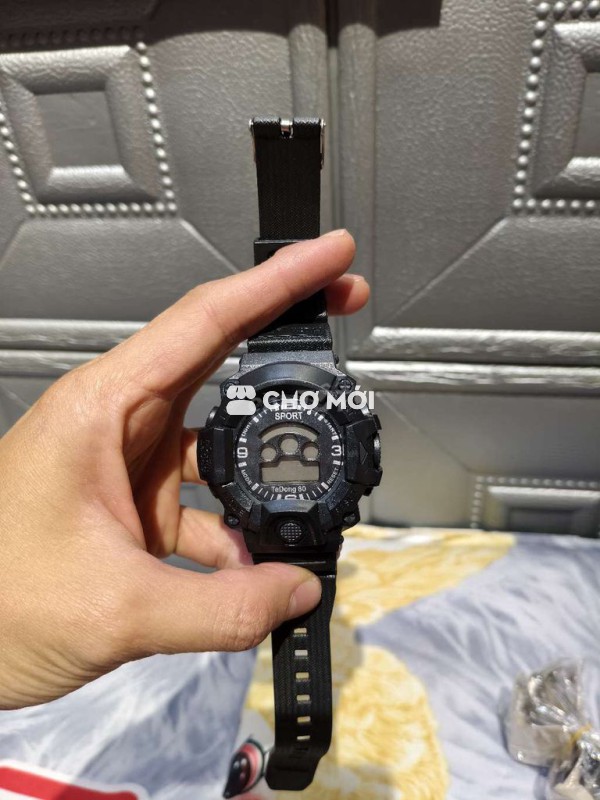 Đồng hồ điện tử Nam Đen 47mm Mới