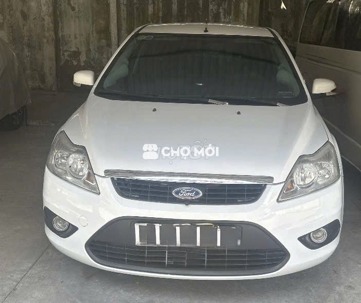 Ford Focus Trắng 5 chỗ