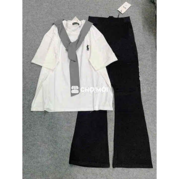 Bộ quần áo nữ