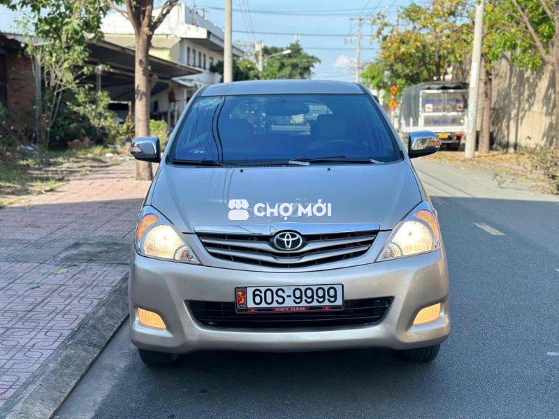 Toyota Innova 2010 Vàng cát biển tứ quý